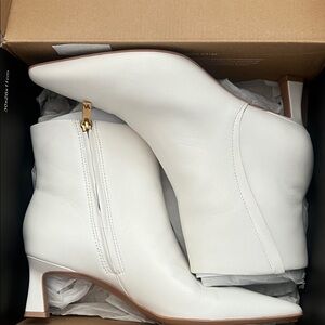 Naturalizer White Pointed Ankle Booties with Gold Zip
